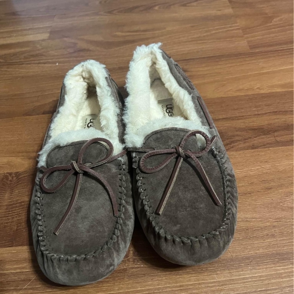 UGG  Dakota slippers women’s size 8
